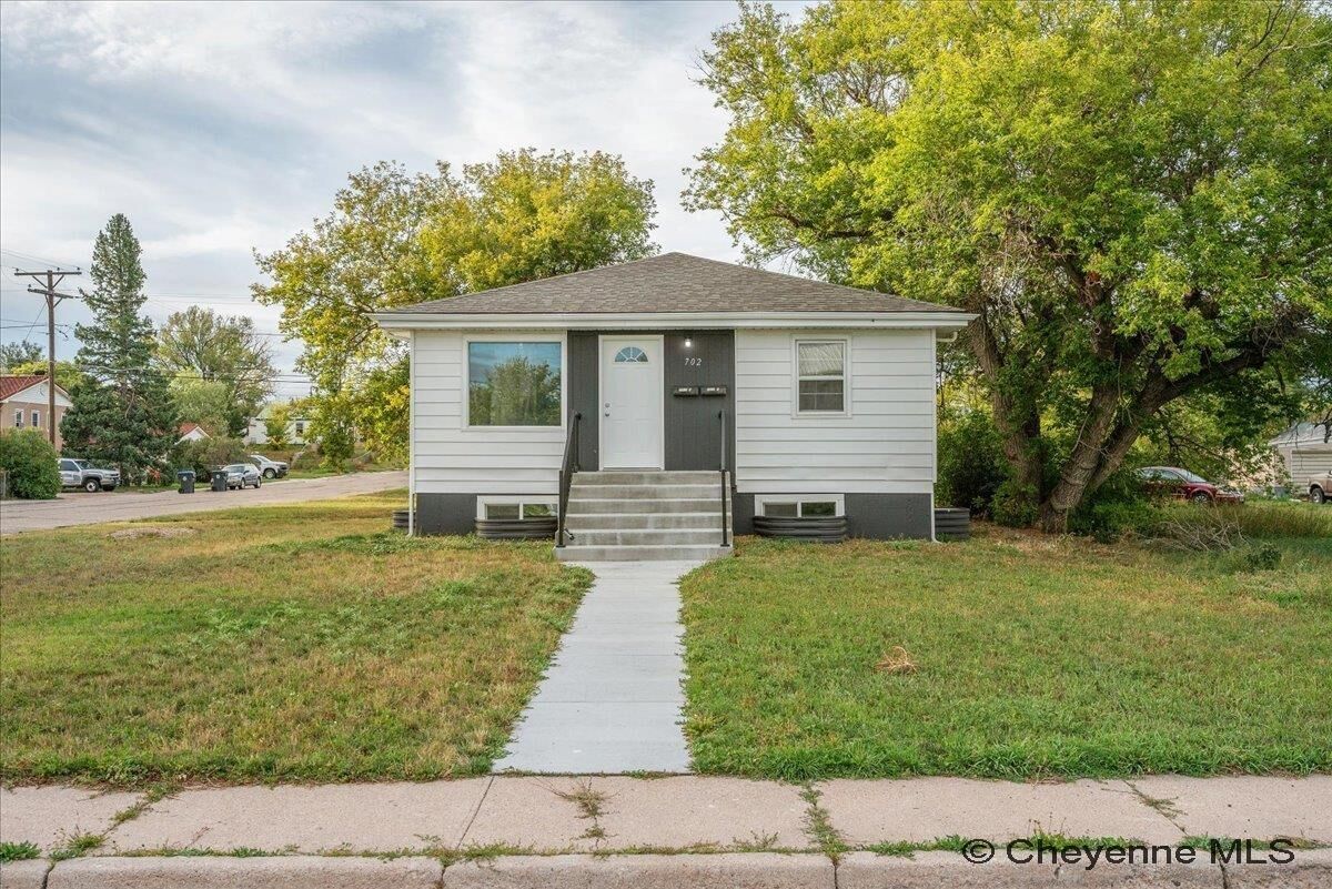 Property Photo: 702 E 2nd St WY 82007