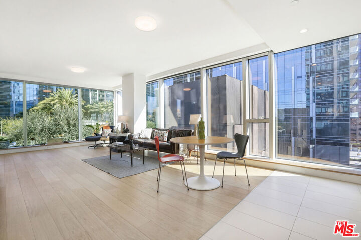 Property Photo: 889 Francisco St CA 90017