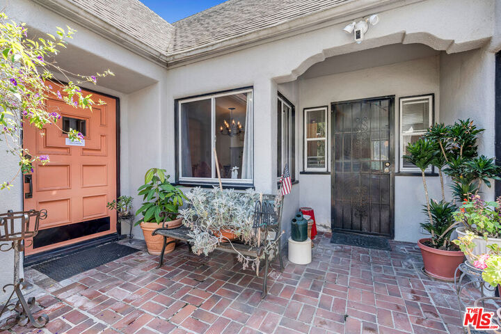 Property Photo: 3141 E La Suvida Dr CA 90068