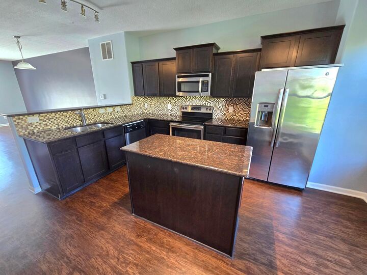 Property Photo:  5927 Winberry Creek Drive  OH 43016 