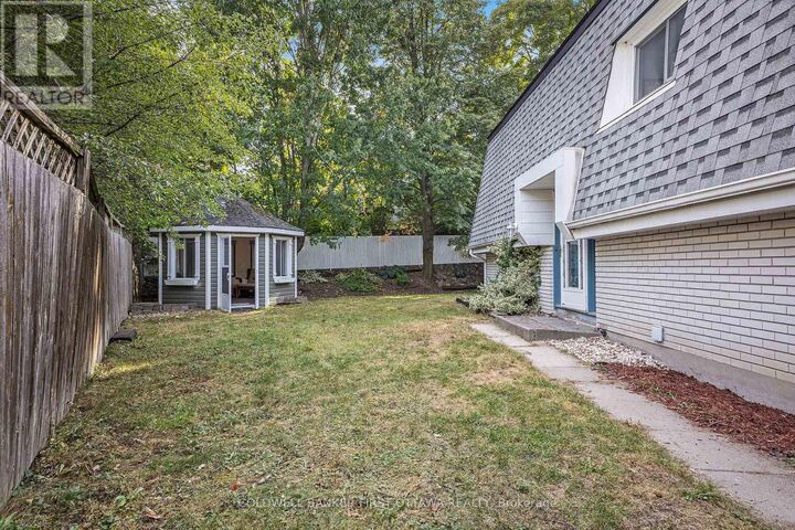 Property Photo:  27 Ariel Court  ON K2H 8J1 