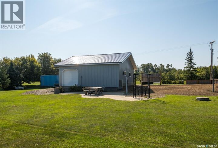 Property Photo:  302 East Land  SK S6V 6J9 
