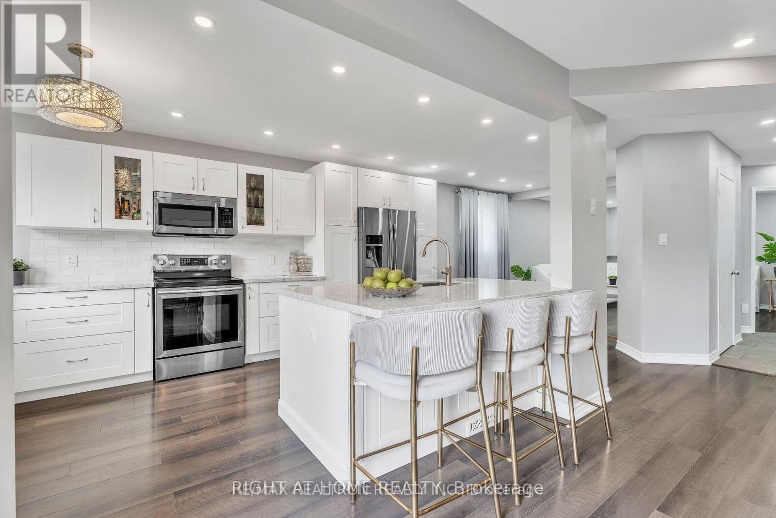 Property Photo: 150 Sandringham Drive ON L1E 2G6