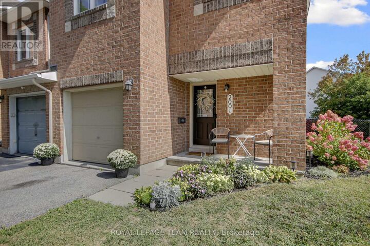 Property Photo:  2001 Dunollie Crescent  ON K2W 1H5 