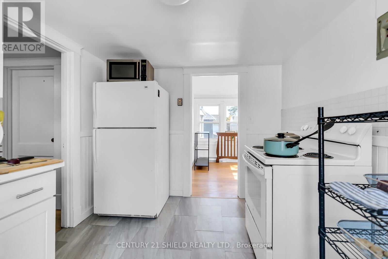 Property Photo:  607 First Street East  ON K6H 1L9 