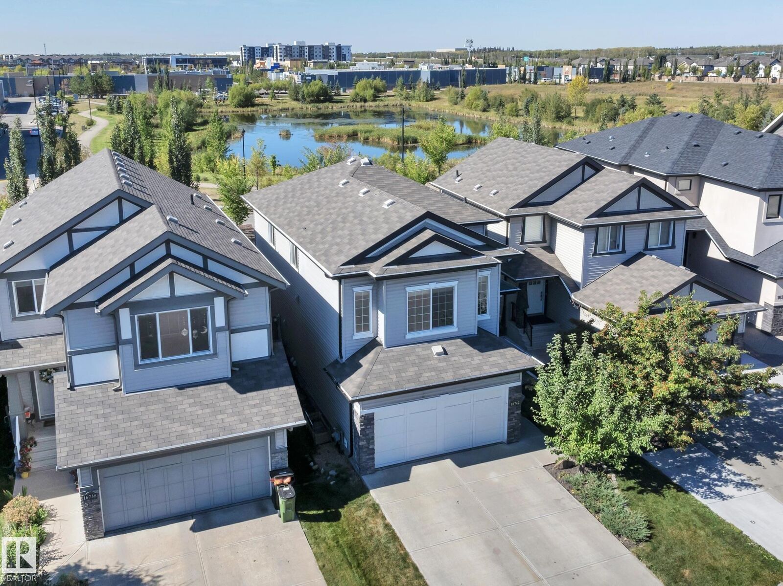 Photo de la propriété:  16742 122A Street NW  AB T5X 0G3 