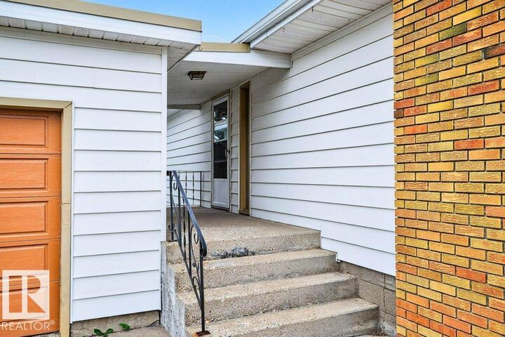 Property Photo:  10752 43 Street NW  AB T6A 1V4 