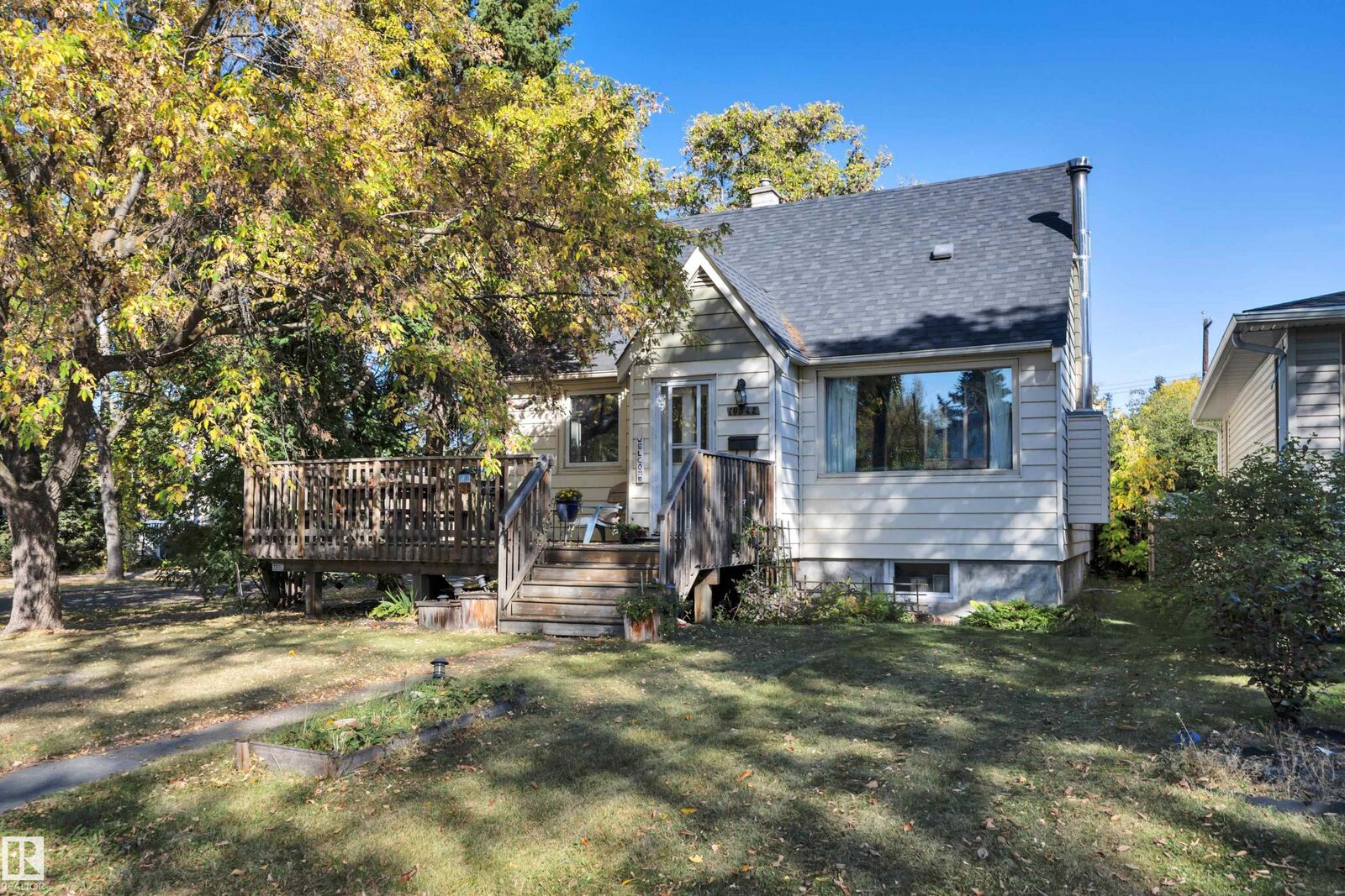 Property Photo:  10542 68 Avenue NW  AB T6H 2B1 