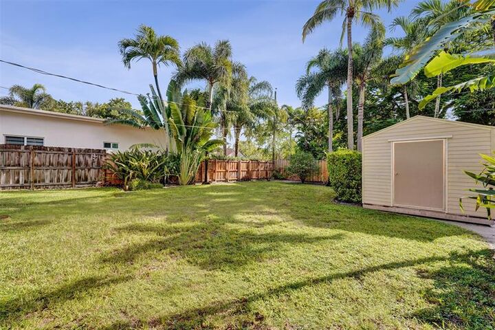 Property Photo:  1632 NE 17th Ave  FL 33305 