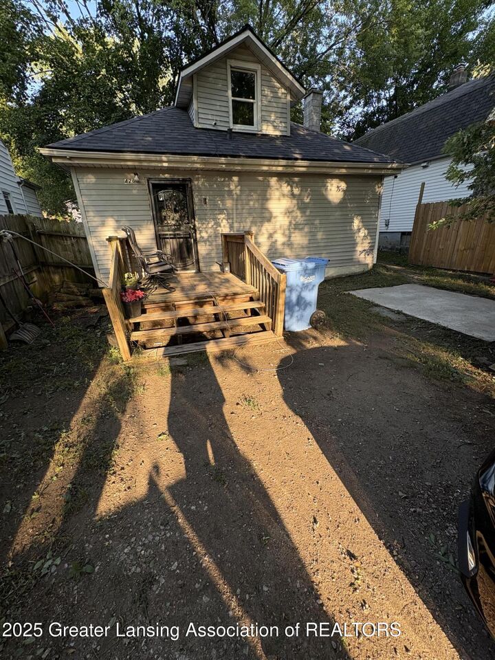 Property Photo:  426 S Francis Avenue  MI 48912 