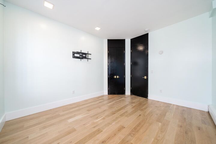 Property Photo:  541 Newark Ave 2R  NJ 07306 