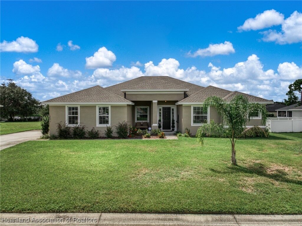 Property Photo:  5071 Moss Hammock Trail  FL 33872 