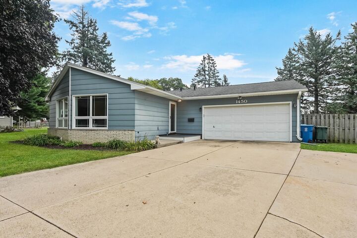 Property Photo:  1450 Columbus Drive  IA 50702 