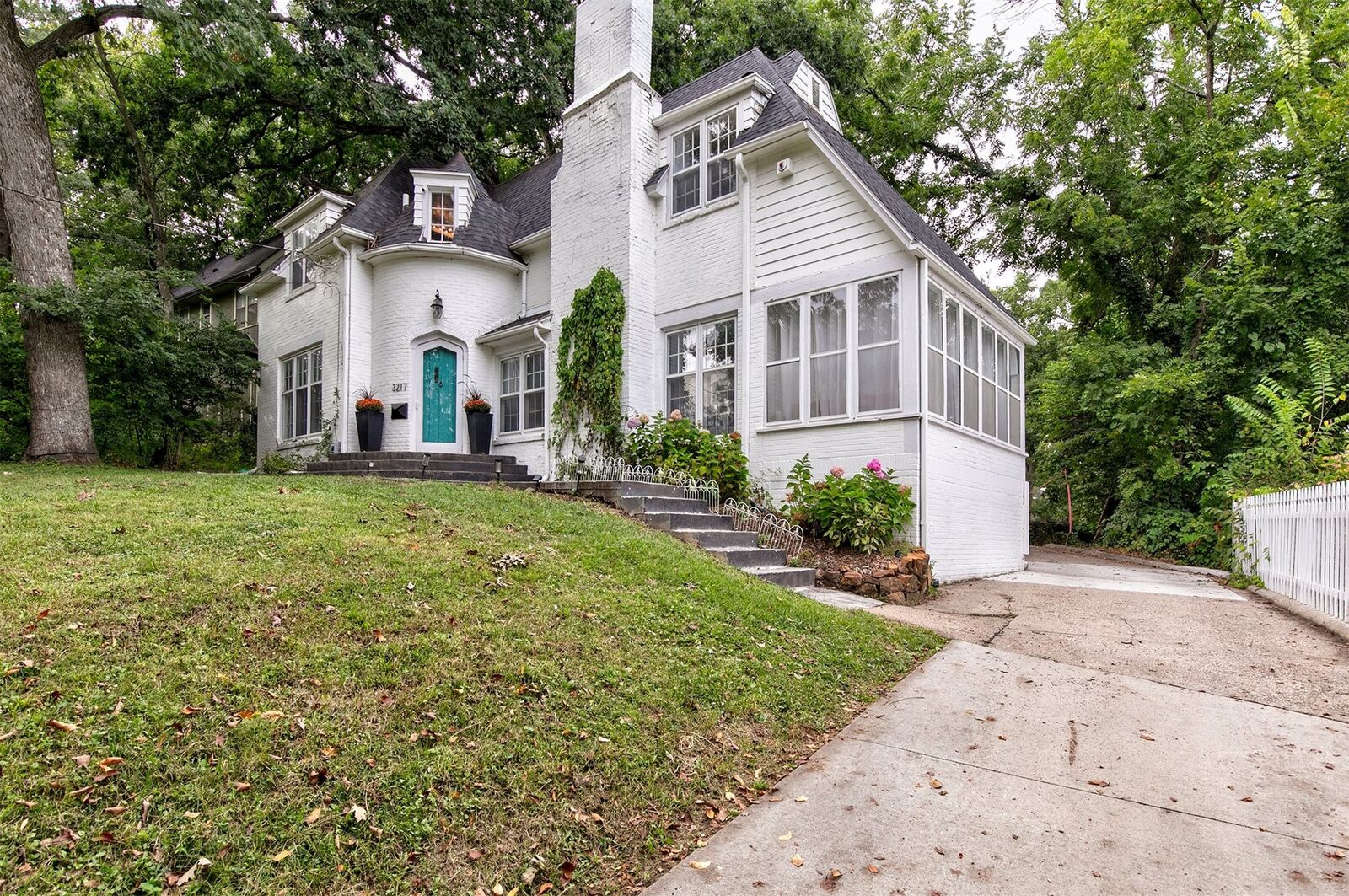Property Photo:  3217 John Lynde Road  IA 50312 