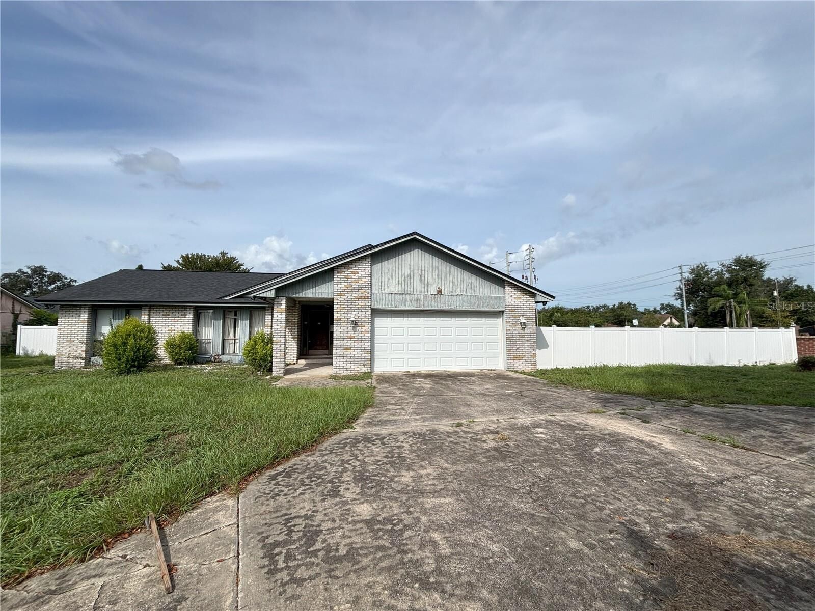 Property Photo:  4904 Caspian Court  FL 32819 