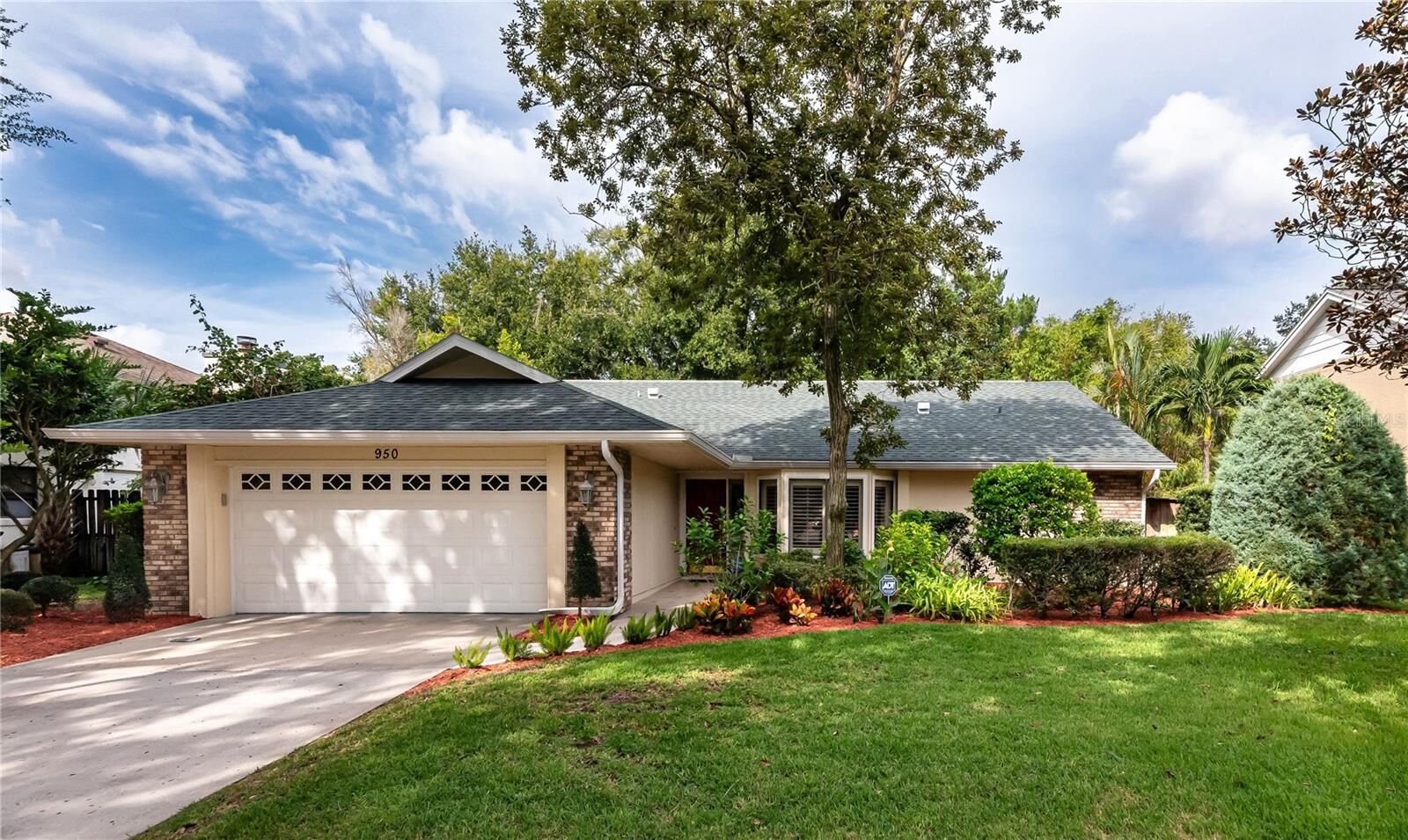 Property Photo:  950 Lenmore Court  FL 32812 