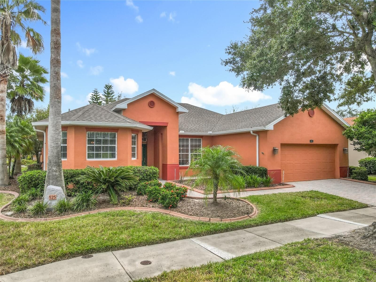 Property Photo:  525 Shorehaven  Drive  FL 34759 