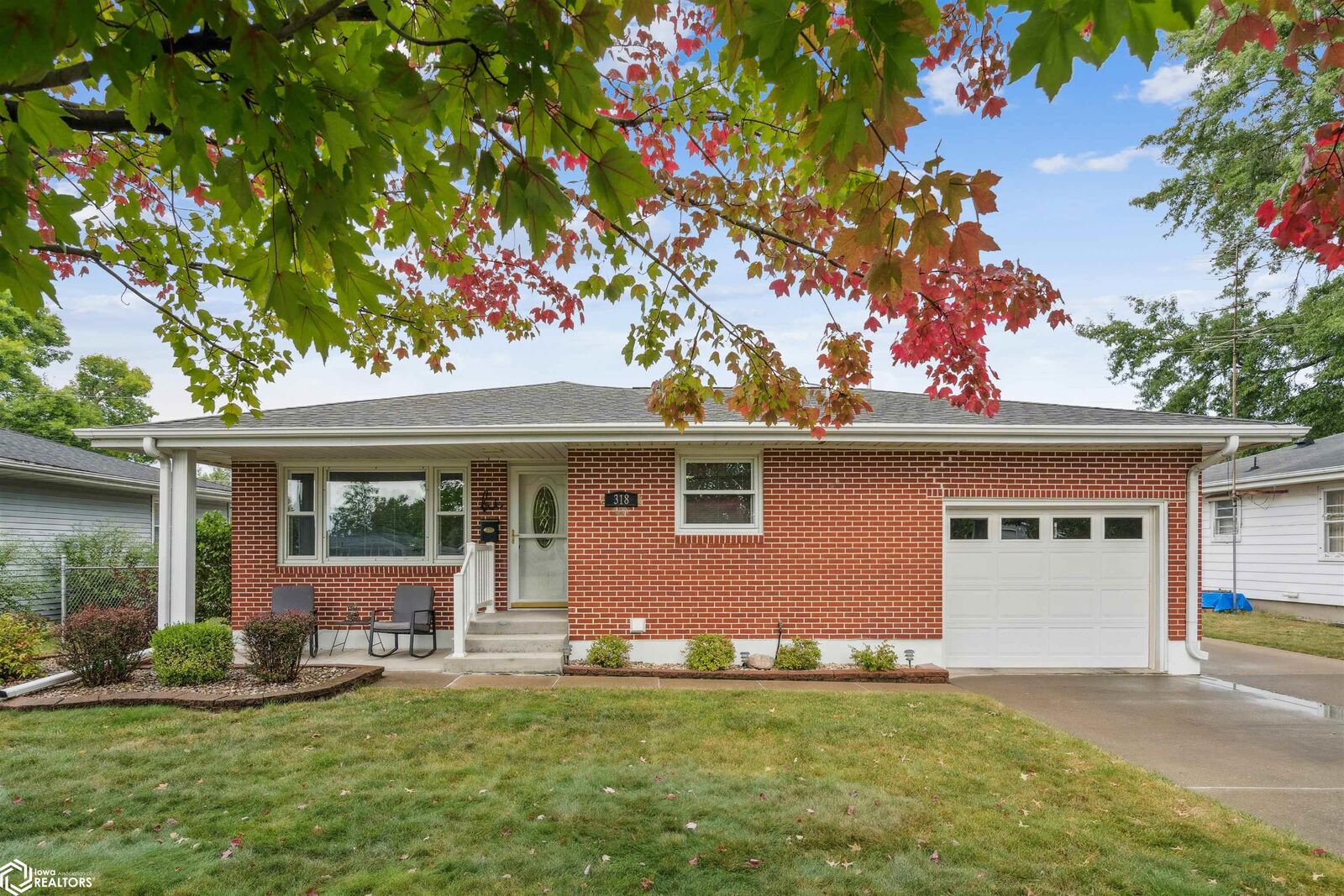 Property Photo:  318 Ruthella Drive  IA 52655