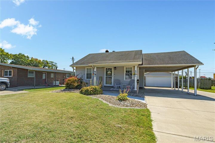 Property Photo:  1520 Clark Avenue  IL 62040 