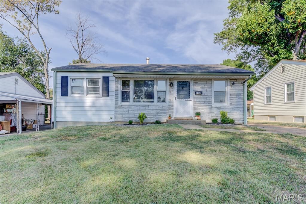 Property Photo: 7917 Menola Street MO 63123