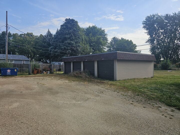 Property Photo: 406 Circle Drive IL 61071