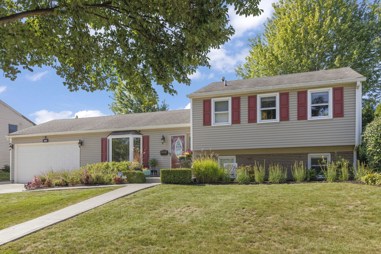 Property Photo:  1425 Colwyn Drive  IL 60194 