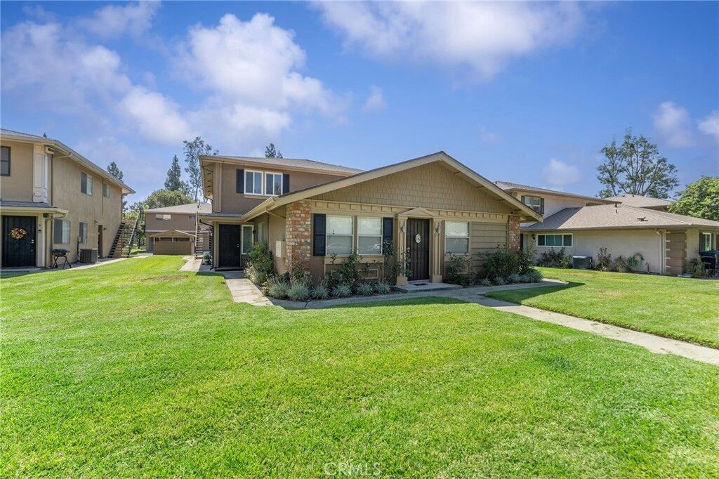 Property Photo: 978 W Calle Del Sol 2 CA 91702