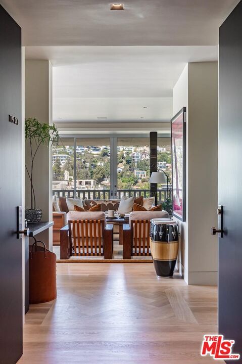 Property Photo:  9255 Doheny Road 1901  CA 90069 
