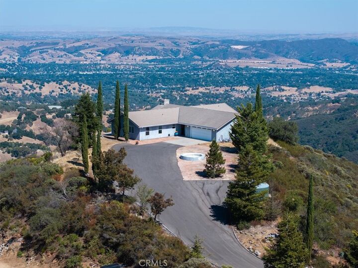 Property Photo: 13750 Falcon Road CA 93422