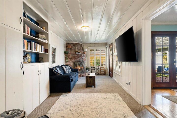 Property Photo:  1807 5th Avenue  CA 95818 