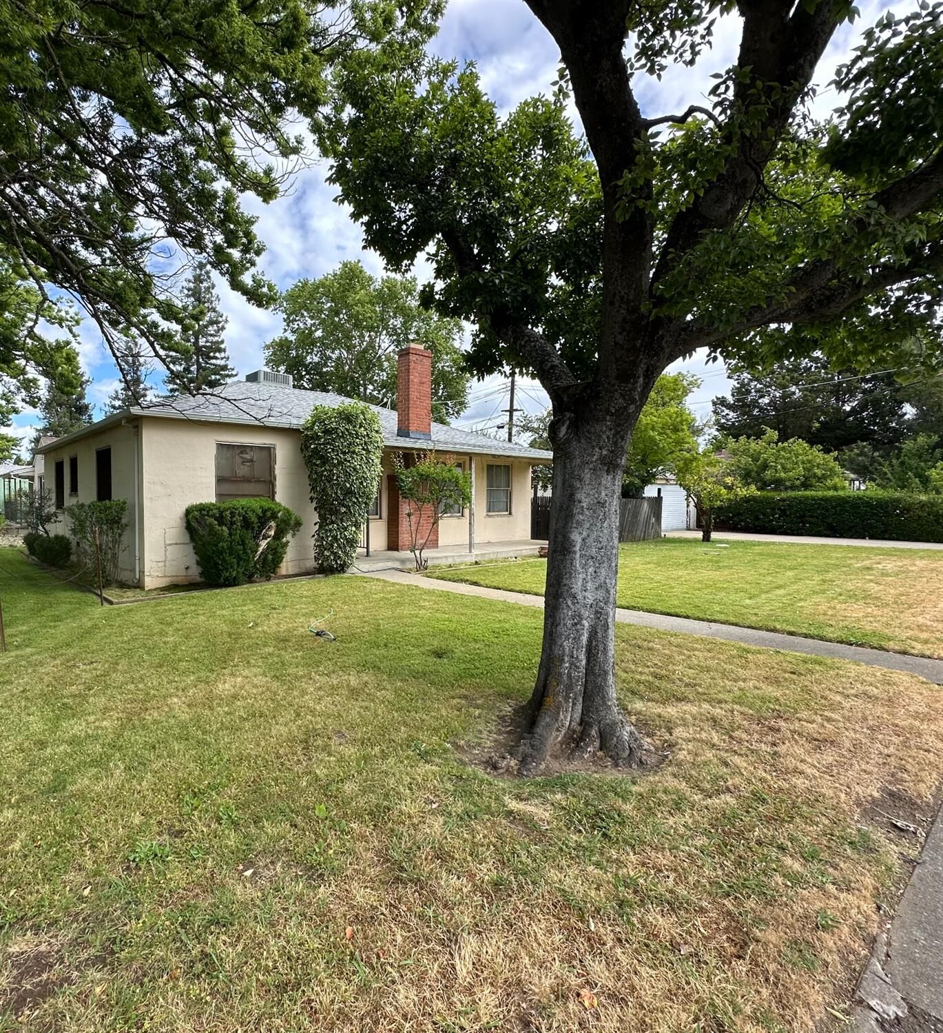 Property Photo:  6401 S Broadway  CA 95820 