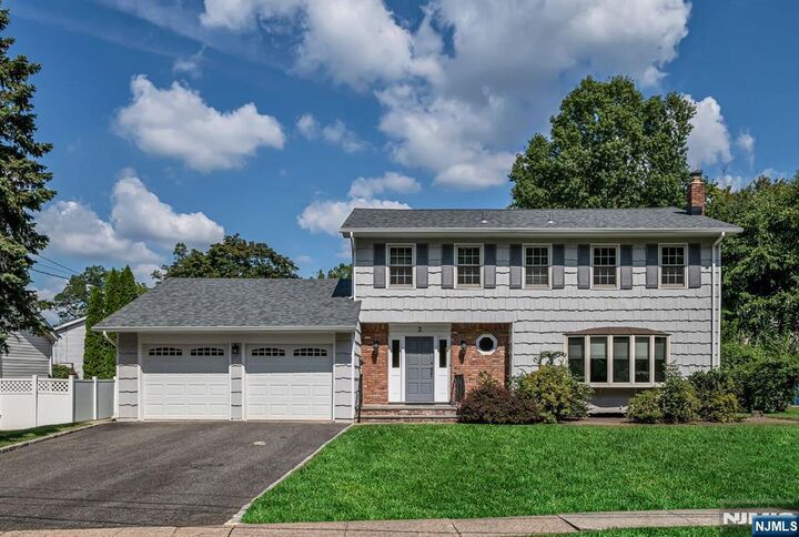 Property Photo:  3 Hillside Avenue  NJ 07068 