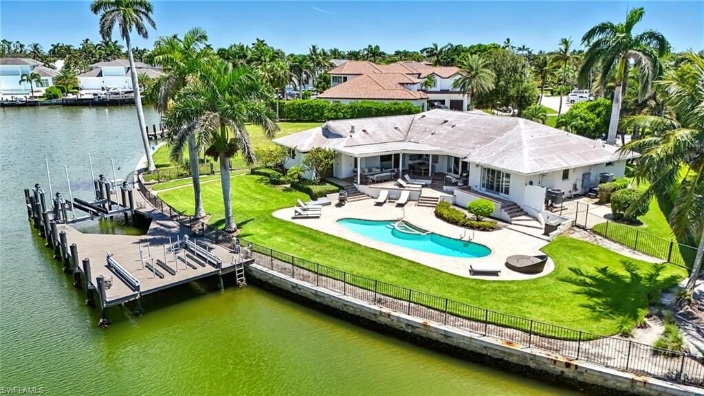 Property Photo:  205 Spring Line Dr  FL 34102 