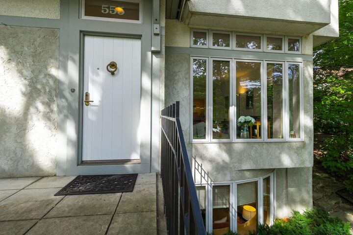 Property Photo:  555 Montcalm Place  MN 55116 