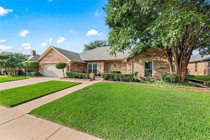 Property Photo:  1205 Brookshire Drive  TX 76021 
