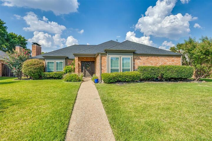 Property Photo: 1324 Watersedge Drive TX 75093