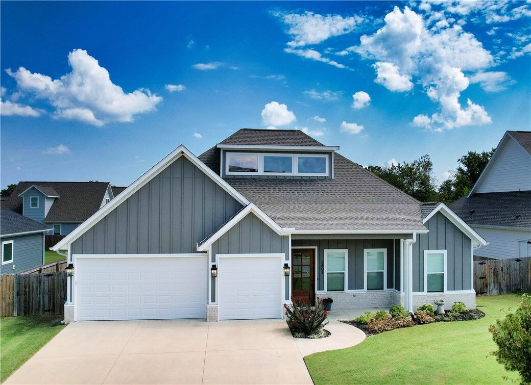 Property Photo:  2803 S 20th Street  AR 72758 