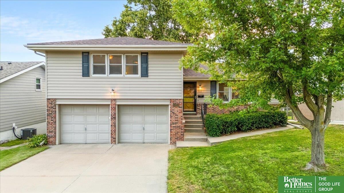 Property Photo: 3022 S 49 Avenue NE 68106