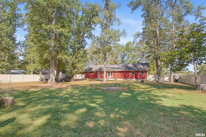 Property Photo: 402 W Wilson Street IL 62948