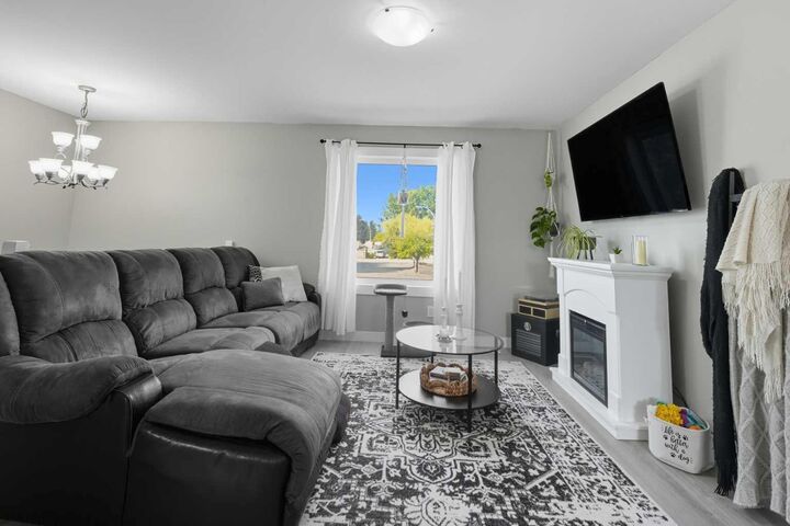 Property Photo:  4915 Womacks Road  AB T0M 0J0 