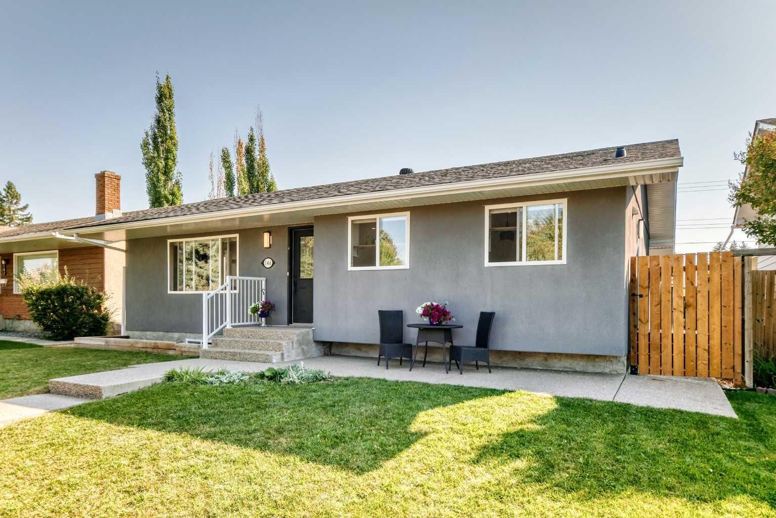 Property Photo:  146 Lake Sylvan Close SE  AB T2J 3E6 