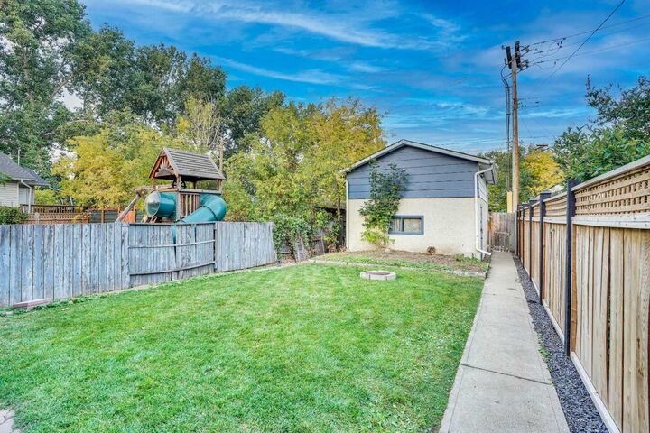 Property Photo:  1414 15 Street SE  AB T2G 3L7 