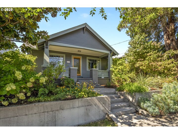 Property Photo:  4035 N Commercial Ave  OR 97227 