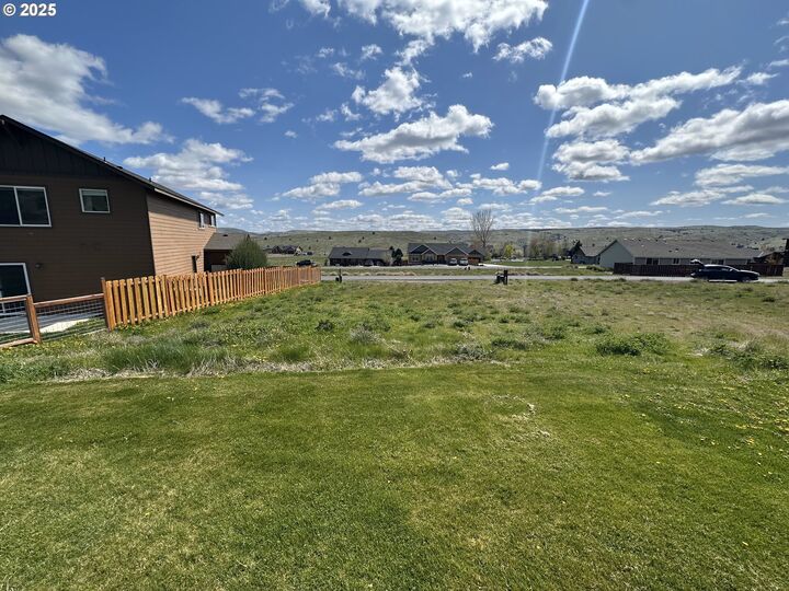 Property Photo:  419 Little Lake Rd  OR 97037 