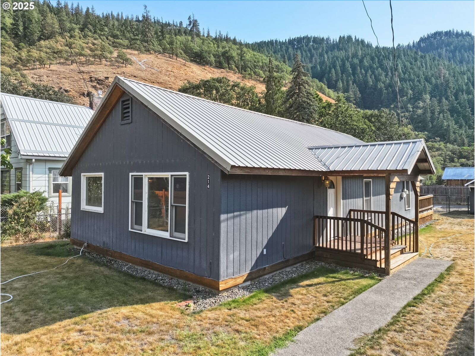 Property Photo:  214 2nd St  WA 98628 