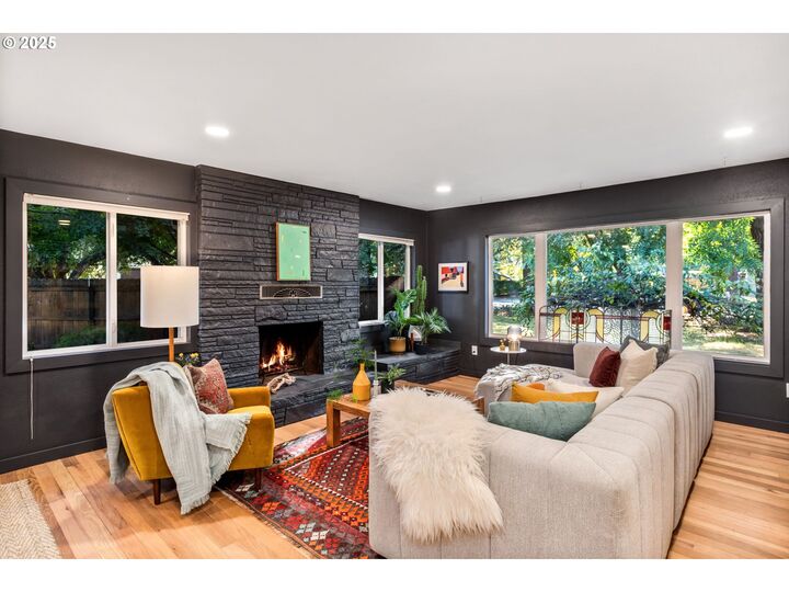 Property Photo: 9964 SE 43rd Ave OR 97222