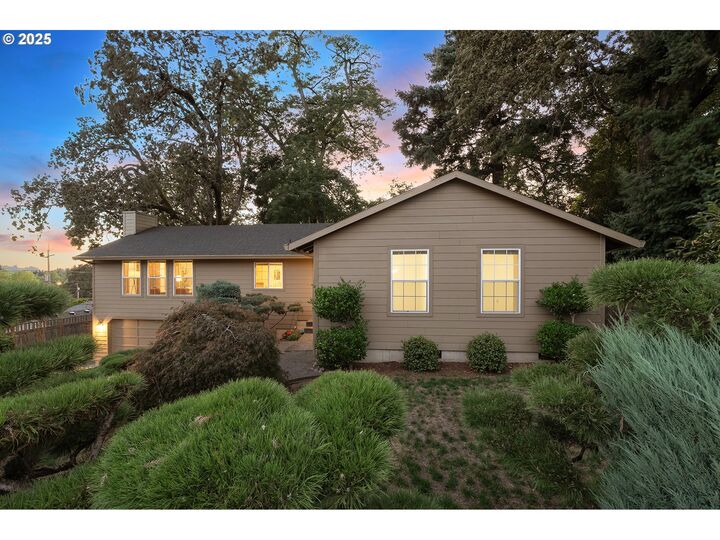 7609 SW Pine St  Portland OR 97223 photo