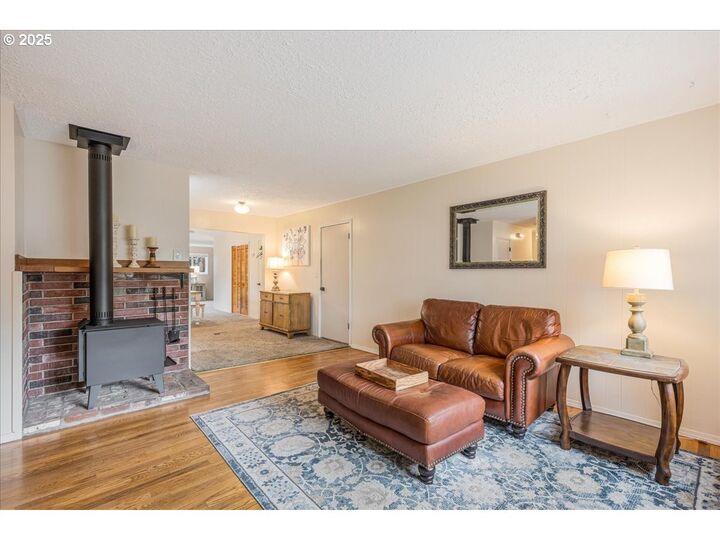 Property Photo:  2604 SE 176th Pl  OR 97236 