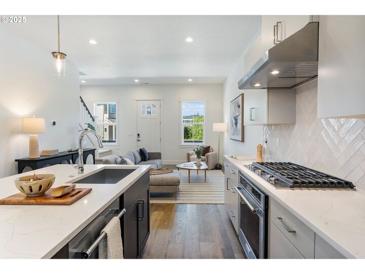 Property Photo:  15612 NW Raywood Ln L30  OR 97229 