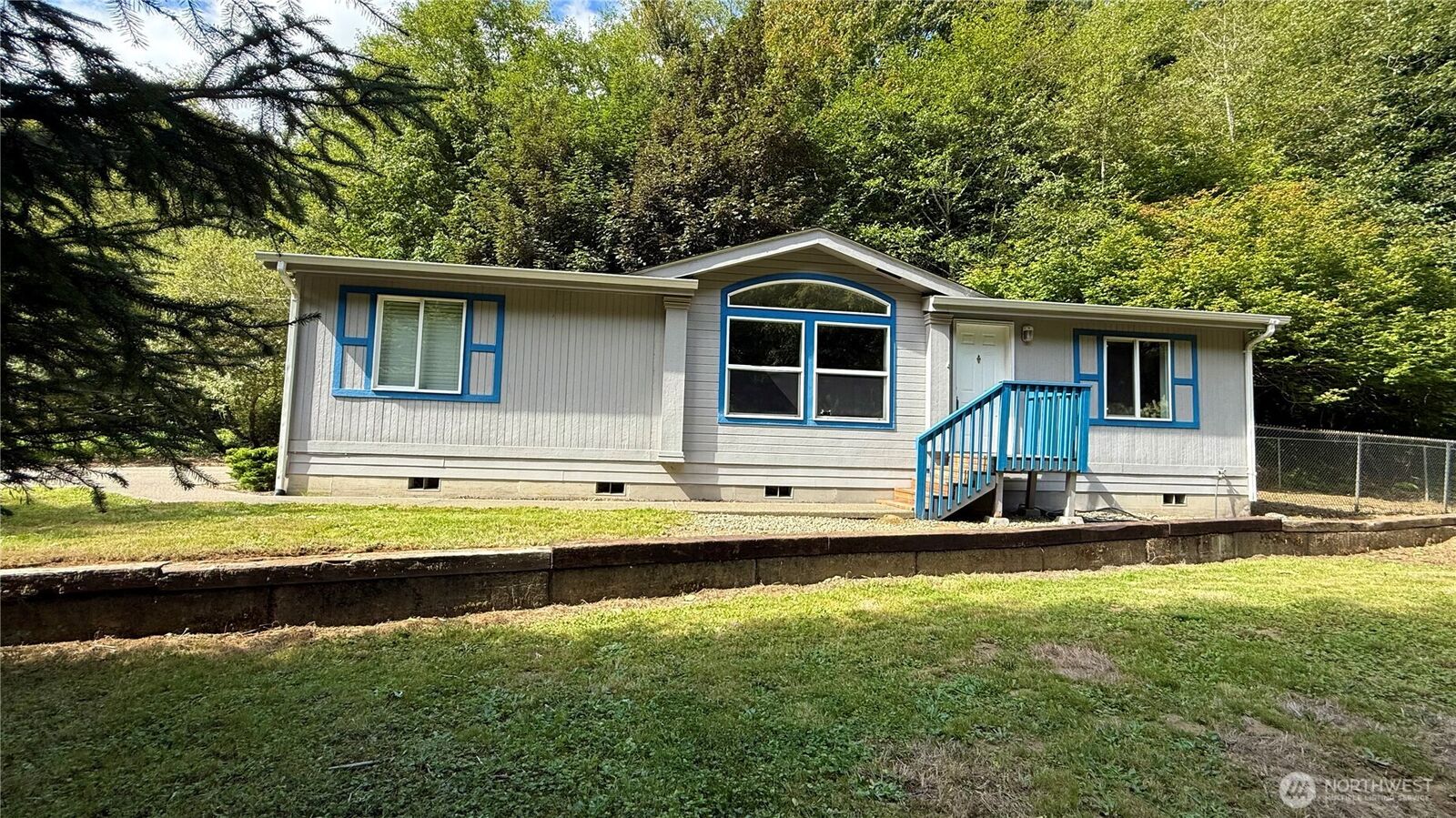 Property Photo:  1500  Henry Street  WA 98520 